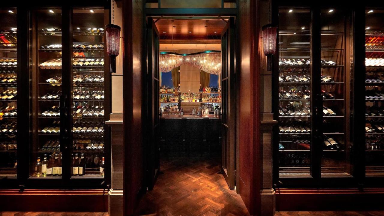 Oriental Hotel Kobe Exteriör bild The wine cellar at the restaurant