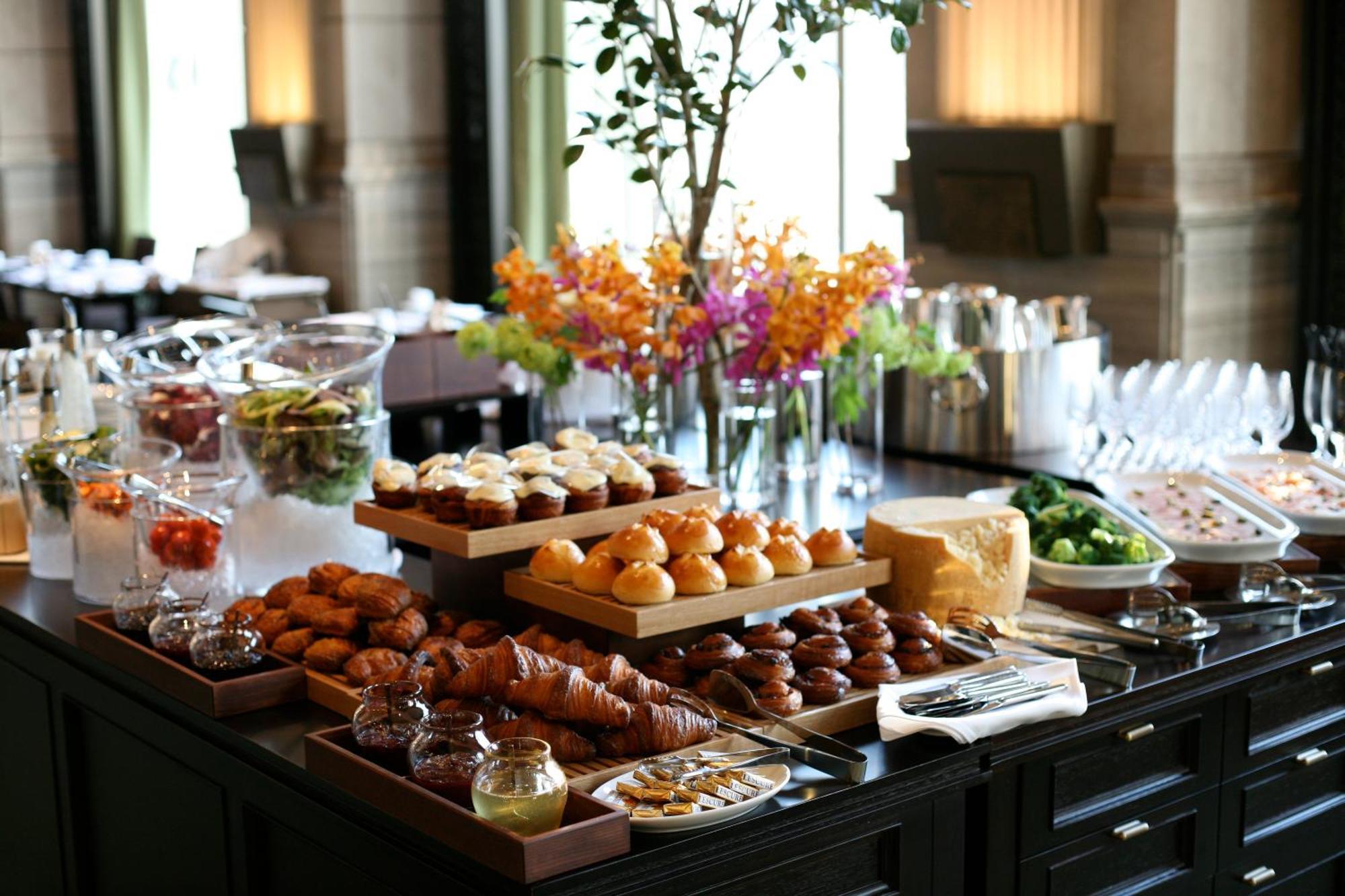 Oriental Hotel Kobe Exteriör bild A buffet at a hotel